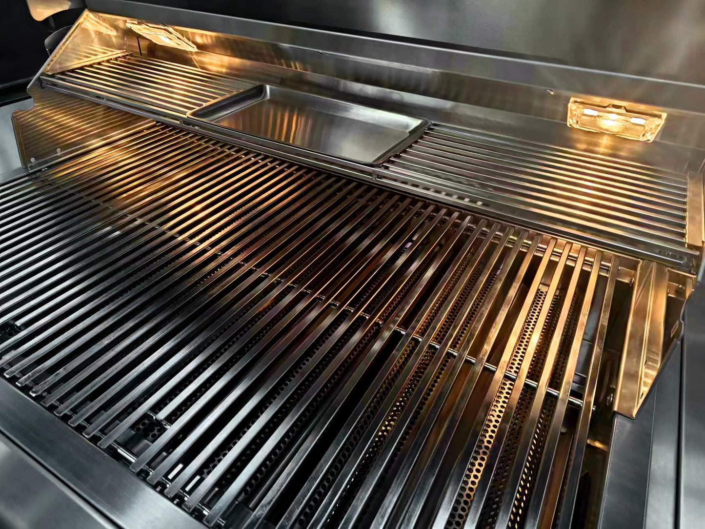 TrueFlame - 4 Burner Gas Grill - 32"